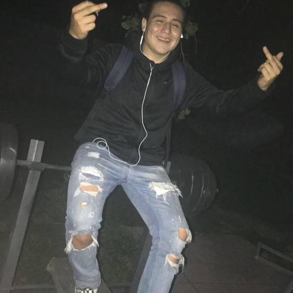 Meet your Posher, Moises - Picture 1 of 1